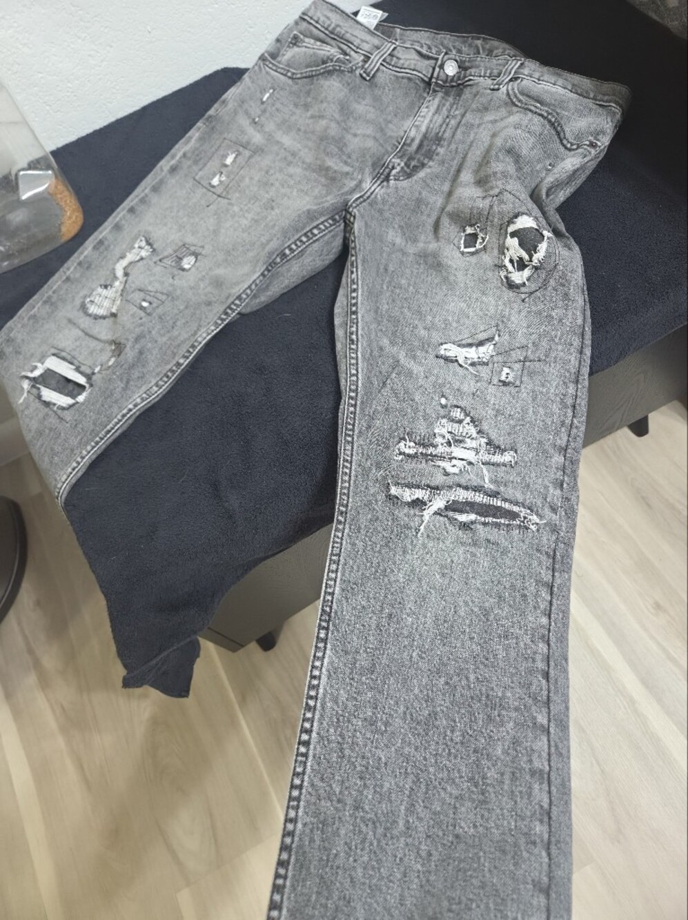 Men's Distressed Grey Levis 512 33x32